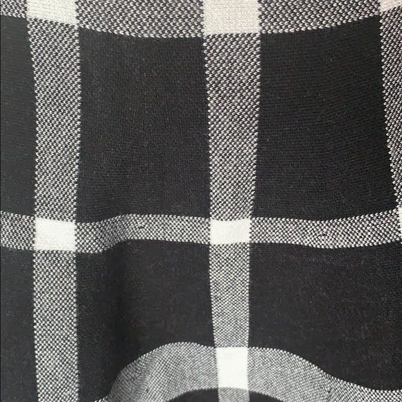 Square patterned skirt - Picture 2 of 3